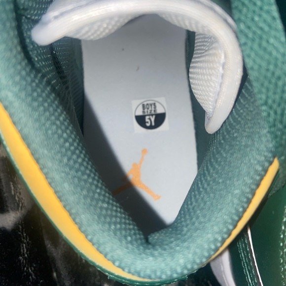 Jordan Mid Sonics size 5 boys in good condition - Picture 7 of 7